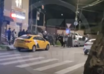 В Сочи толпой избили двух парней