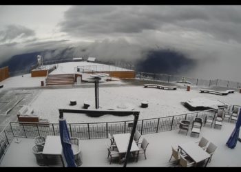 На курорте Роза Хутор выпал первый предсезонный снег