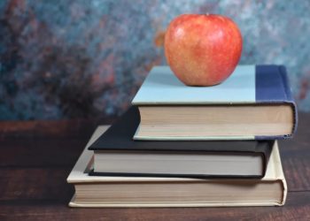 Штрафы за оскорбление учителей одобрили 67% жителей Краснодара