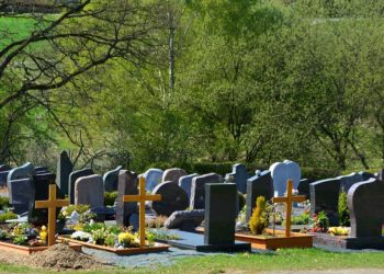 Школьный концерт на кладбище в Геленджике спровоцировал скандал