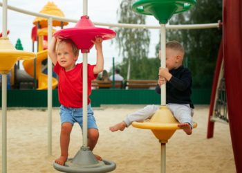 В Краснодаре вмешавшаяся в разборки мать едва не задушила обидчика своего сына