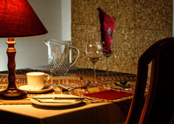 В Сочи из-за сильного ливня затопило ресторан