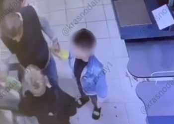 В Краснодаре мужчина ударил чужого ребенка в ТЦ