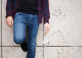 Родившийся в Сочи певец Михайлов снялся в джинсах за полтора миллиона рублей