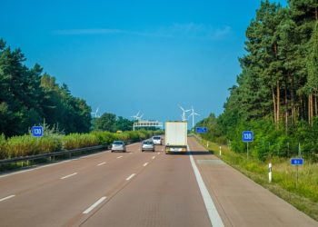 Количество машин на трассе Джубга–Сочи превысило норму