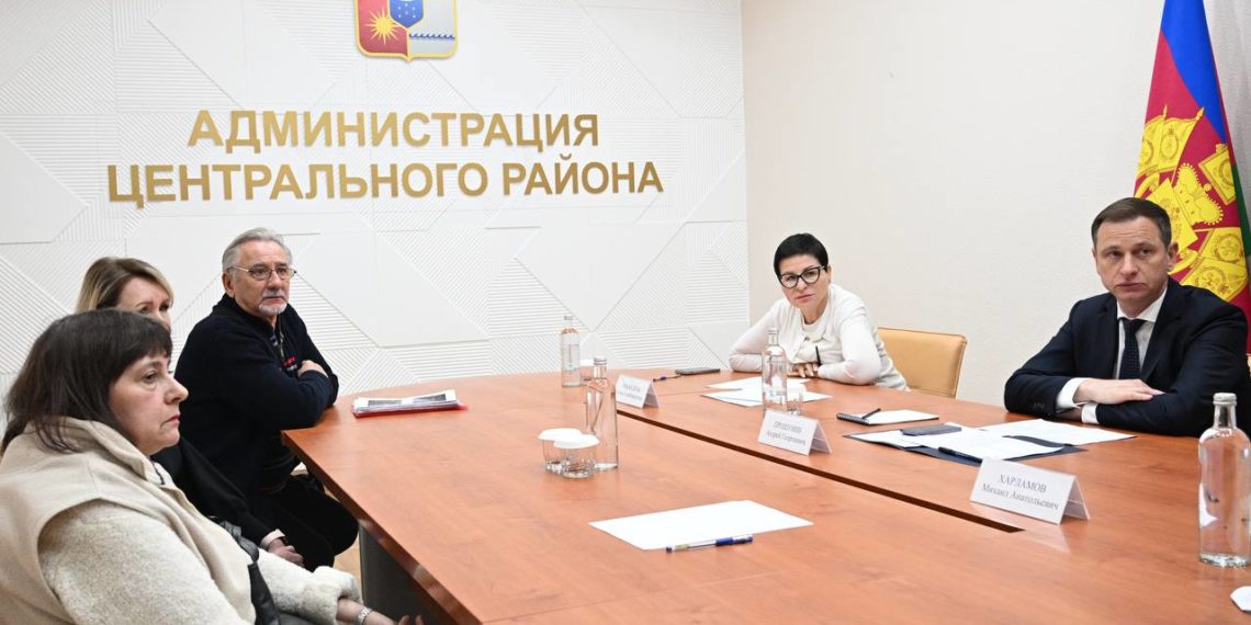 Прошунин на личном приеме обсудил с сочинцами ремонт дорог