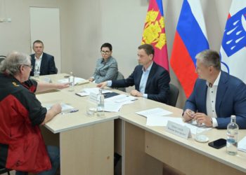 Прошунин обсудил с сочинцами строительство социальных объектов