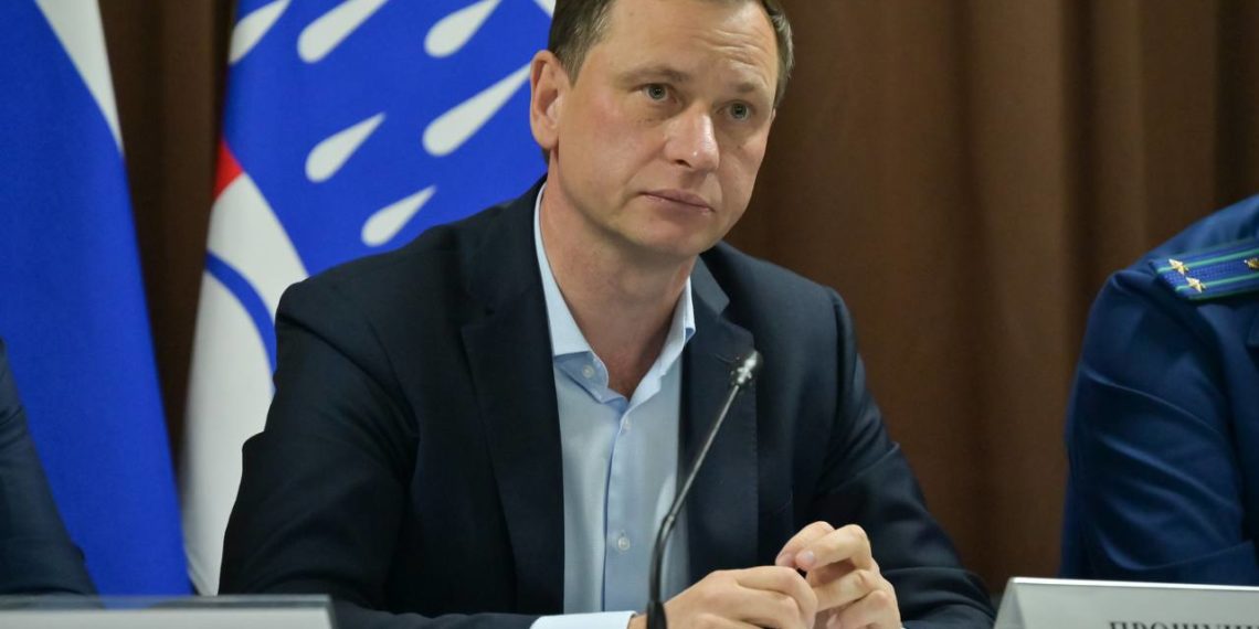 Прошунин обсудил с жителями Якорной Щели ЖКХ, дороги и благоустройство