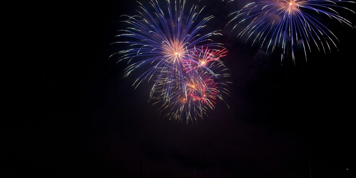 Армавирцев призвали не запускать фейерверки