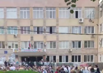 В Анапе школу №7 эвакуировали из-за загоревшегося в руках у ребенка телефона