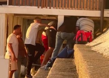 На пляже в Адлерском районе Сочи скончался мужчина