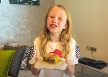 10-летний блогер из Краснодара, заработав ₽2,7млрд, стала одной из самых богатых