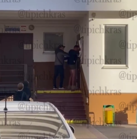 В Краснодаре мужчина бегал по улицам в трусах и приставал к женщинам и детям