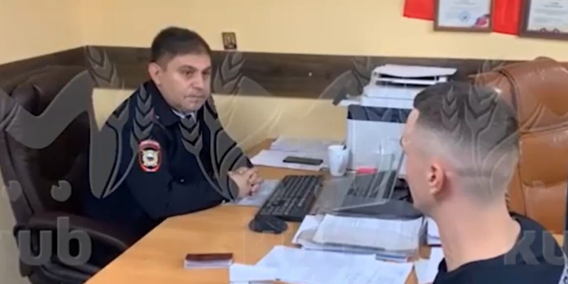 В Сочи один из стриптизеров в полицейской форме принес извинения на камеру