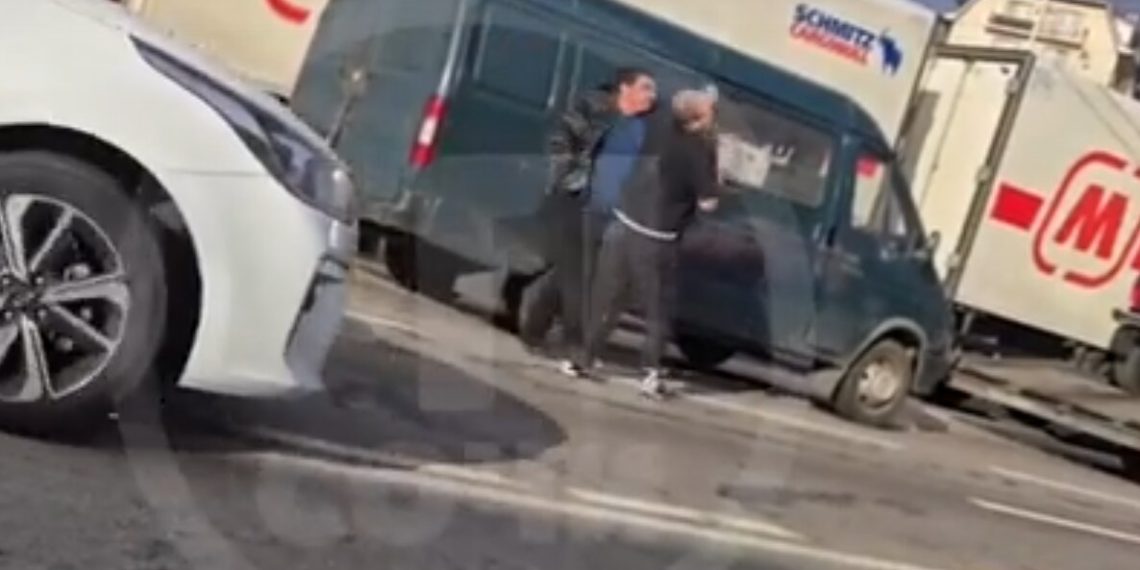 В Сочи избили мужчину, который кидался на машины