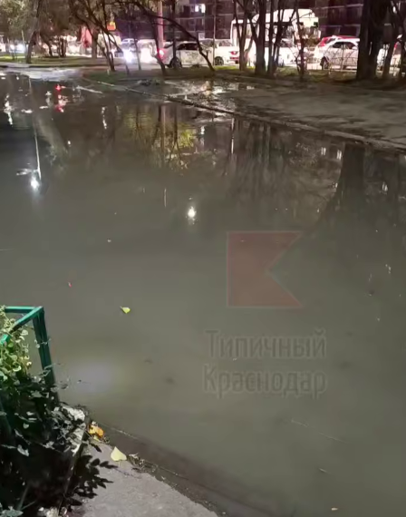 В Краснодаре у одного из домов образовалось фекальное озеро