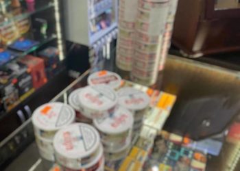 В Центральном районе в магазине продавали снюс