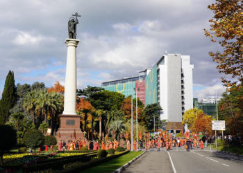 В Сочи провели крестный ход ко Дню Святого Михаила Архангела