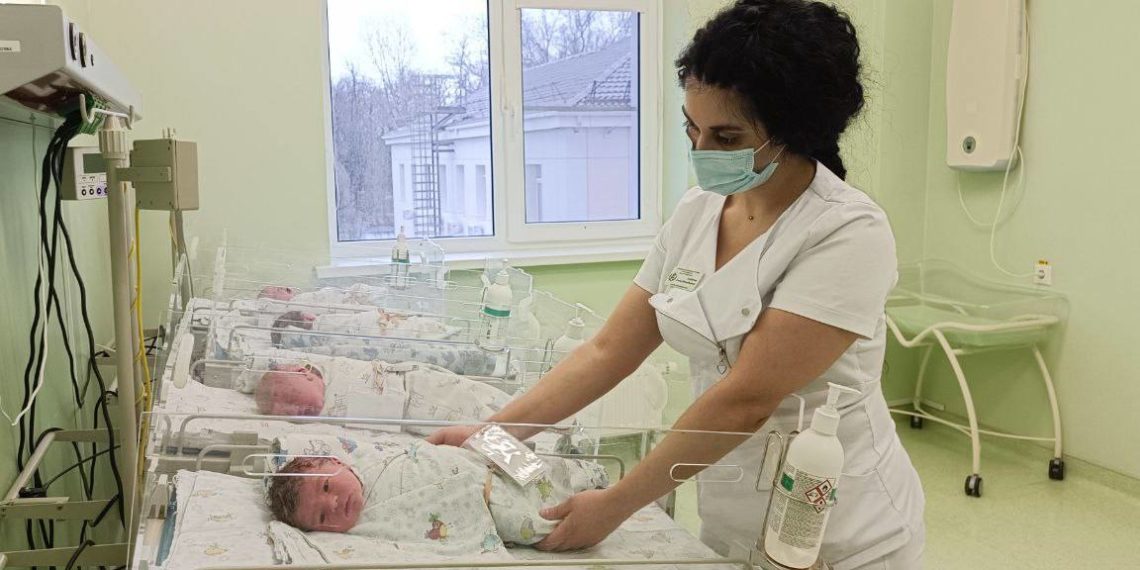 В Краснодарском крае за сутки родились 57 девочек и 63 мальчика