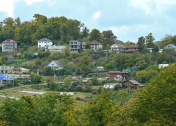 В Сочи на 75% подвели сети к участкам для многодетных семей в Верхнениколаевском