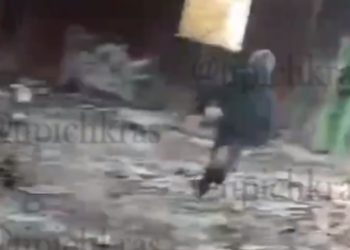 В Новороссийске двое мужчин избили онаниста в заброшенном доме