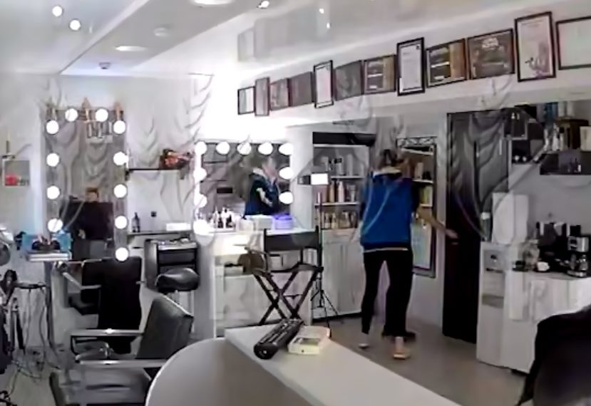 На Кубани женщина избила администратора салона красоты, чтобы спасти семью