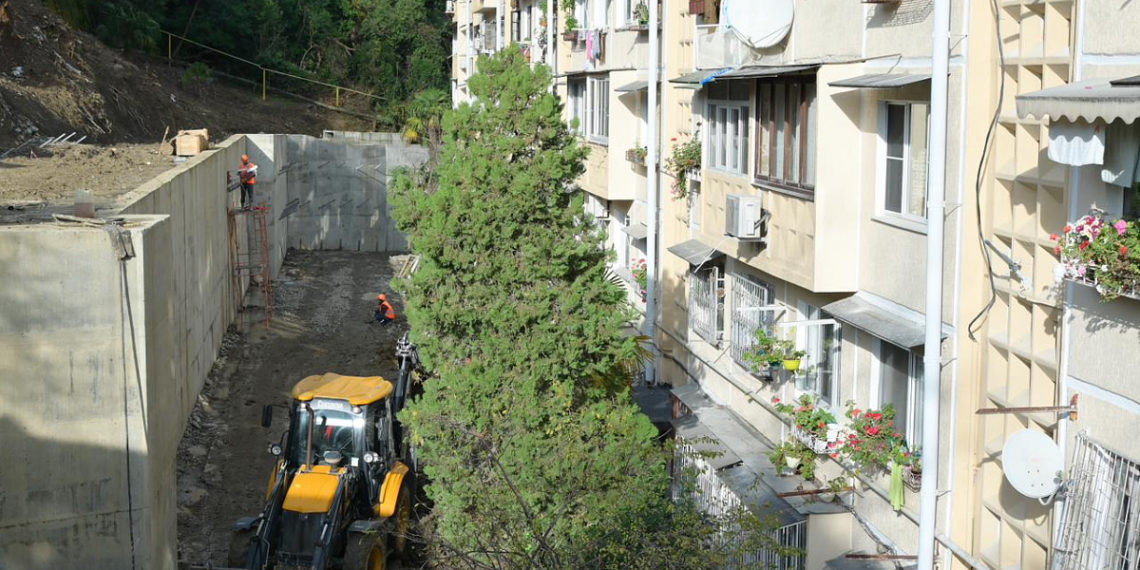 Прошунин поручил восстановить подпорную стену на улице Цюрупы до конца 2024 года