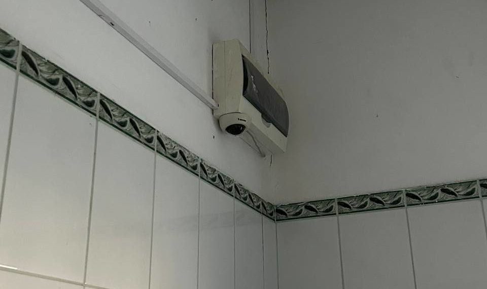 На Кубани в кореновской школе камеры установили в мужском туалете