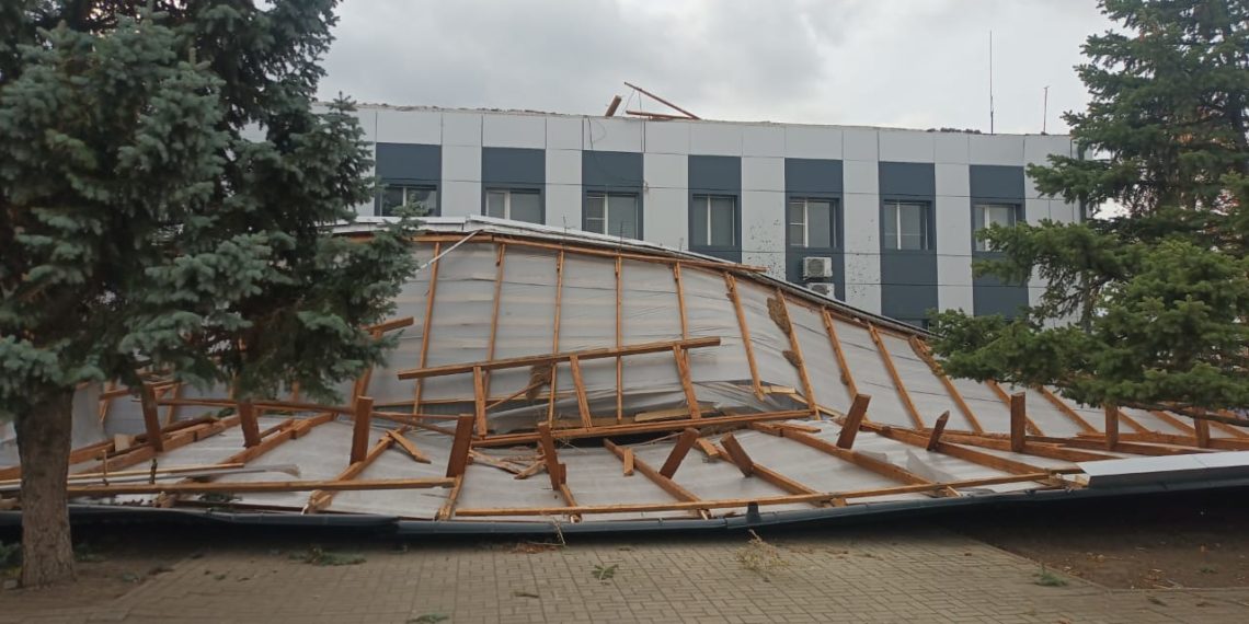 На Кубани Торговый дом из-за разгула стихии остался без крыши