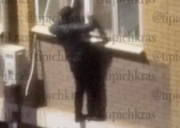 В Краснодаре наркоман ломился в окно многоэтажки