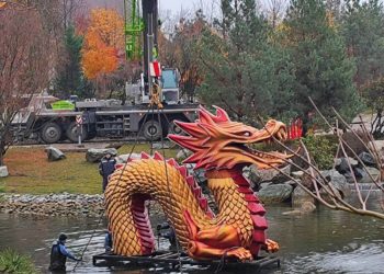 В Краснодаре выпал первый снег, а в парке Галицкого устанавливают дракона