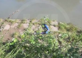 В Сочи вандалы выбросили электросамокат в реку