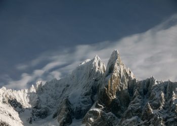 На курорте «Роза Хутор» зафиксировали сильные снегопады и холод