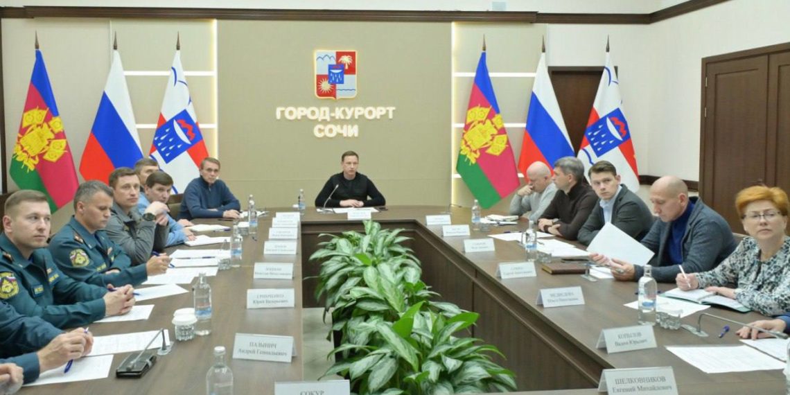 Прошунин поручил усилить санитарную уборку улиц от опавшей листвы