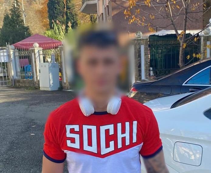 В Сочи уральца арестовали на 4 суток за нацистские татуировки