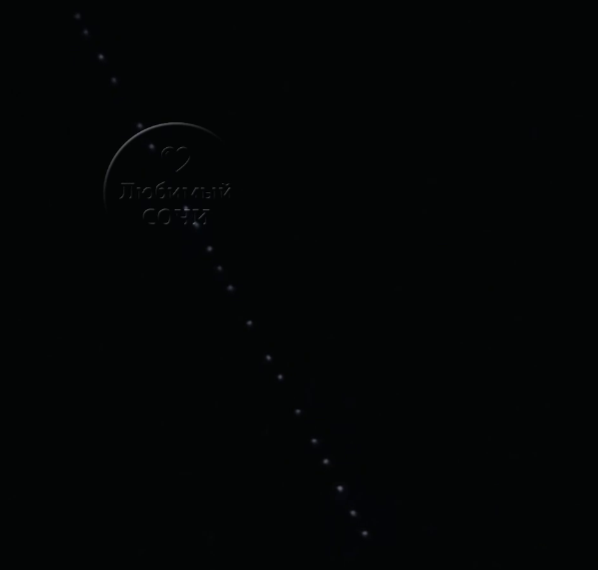 Над Сочи запечатлели новую группу спутников Илона Маска 