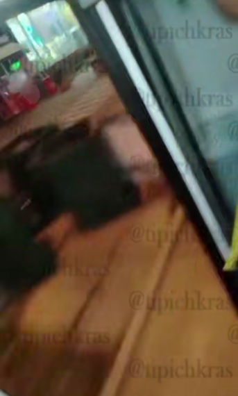 В Краснодаре на ходу из маршрутки выпали дети