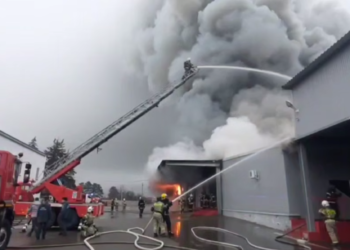 Площадь пожара на складе яблок в Динском районе увеличилась до 4000 кв. м