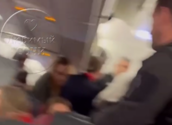 Драку на борту авиарейса Москва-Сочи сняли на видео