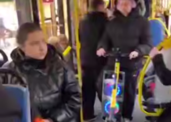 В Краснодаре фрик со своей колонкой переполошил трамвай