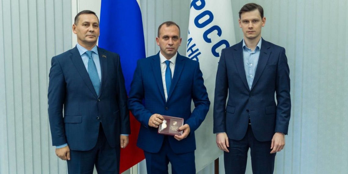 Энергетики Сочинского филиала «Россети Кубань» получили награды ко Дню энергетика