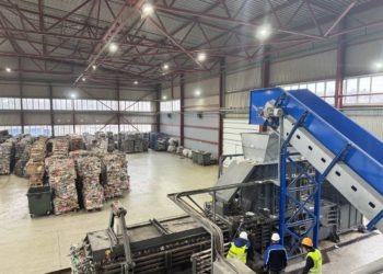 Экологи и журналисты посетили мусоросортировочный комплекс на Водораздельной