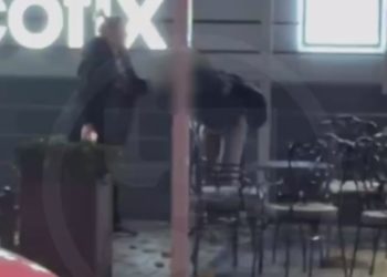 В Сочи мать избила свою дочь на глазах у прохожих