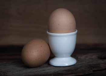 В Краснодаре дети забросали яйцами коляску с ребенком