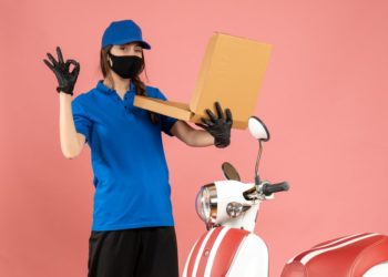 Курьеры в Краснодарском крае зарабатывают больше ₽100 тысяч в месяц