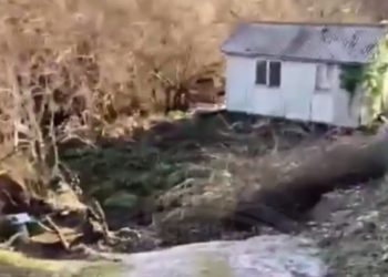 В Сочи оползень снес две дороги