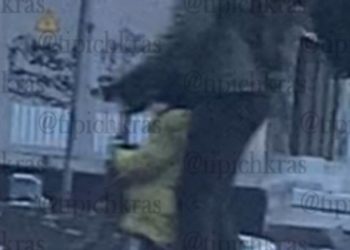 В Краснодаре “отец года” по дорогам на электросамокате катал ребенка