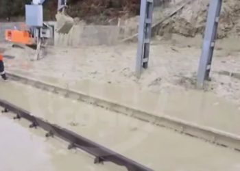 В Сочи сель сошел на железнодорожные пути