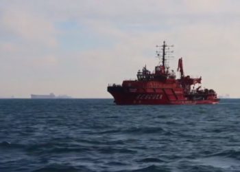 Водолазы Морспасслужбы обследовали затонувшие у берегов Кубани части танкеров