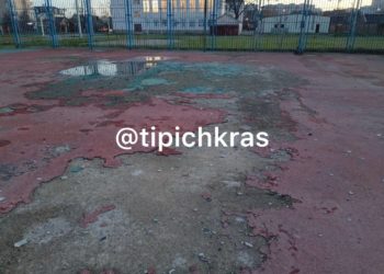 Печальное состояние стадиона в краснодарской школе выложили в Сеть